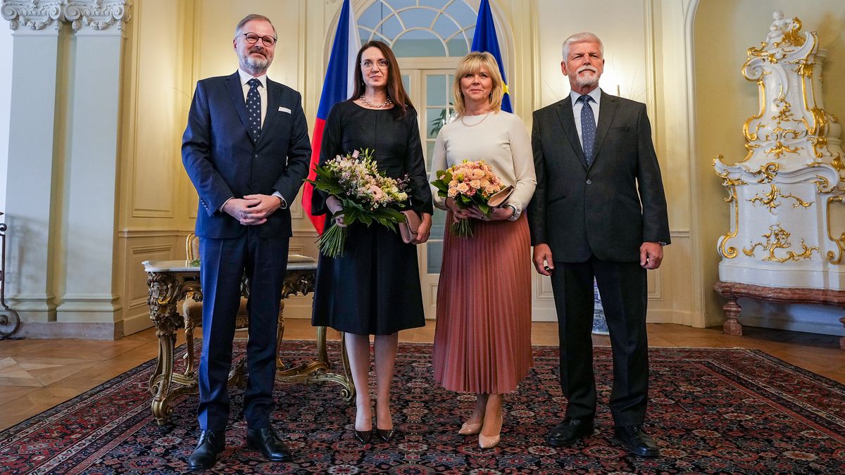 Premiér Fiala s manželkou poobědvali v Lánech s prezidentským párem