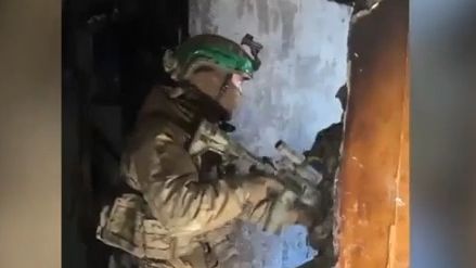 Video z Torecku: Ukrajinci a Rusové po sobě často střílejí z různých místností