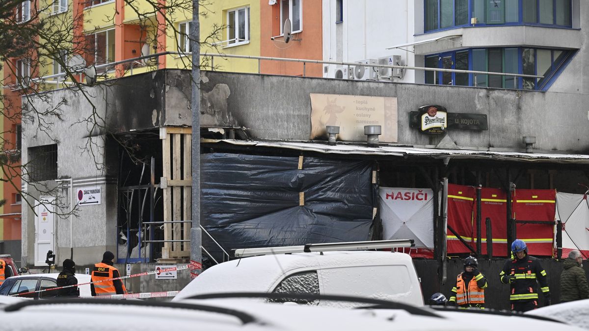 Videa zachytila požár po výbuchu v mostecké restauraci, zemřelo šest lidí
