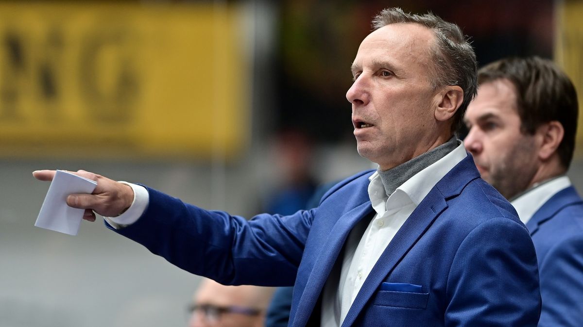 V Pardubicích se chystá rána. Hokejový obr řeší výměnu trenéra, chce Hořavu
