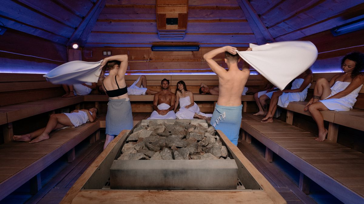 Pocení v maringotce, na lodi i v divadle. Poznejte 8 úžasných saun v Praze