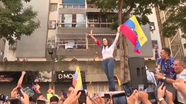 Rivalka ponížila diktátora. Madurova opozice se pokouší o „zvrat“ v den D
