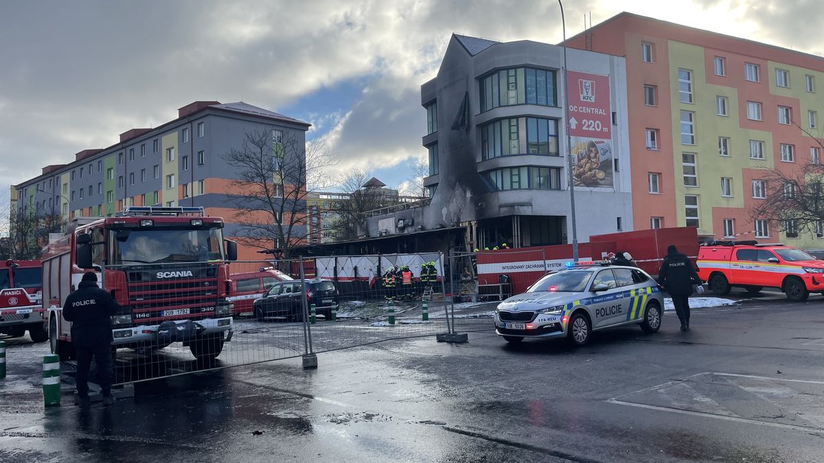 Policie nám řekla, že se tam poprali, říkají k výbuchu restaurace v Mostě sousedé