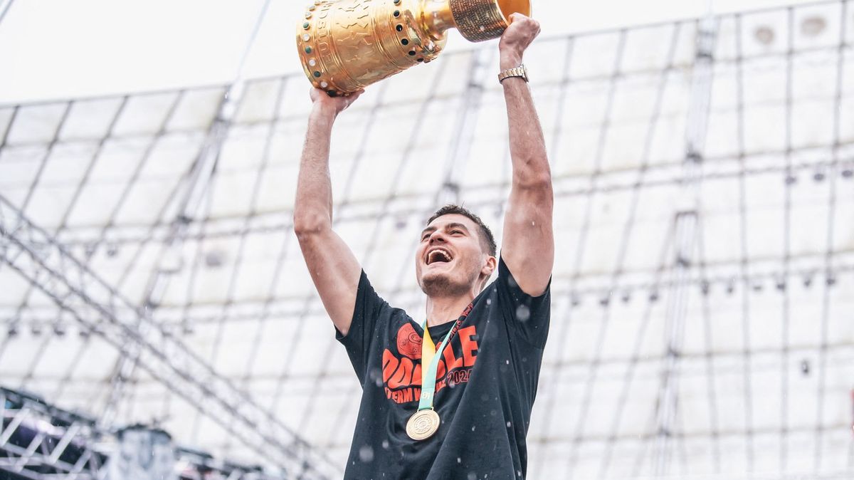 Spartu čeká první nenáviděný klub v Německu. Po pádu režimu ho krotil premiér