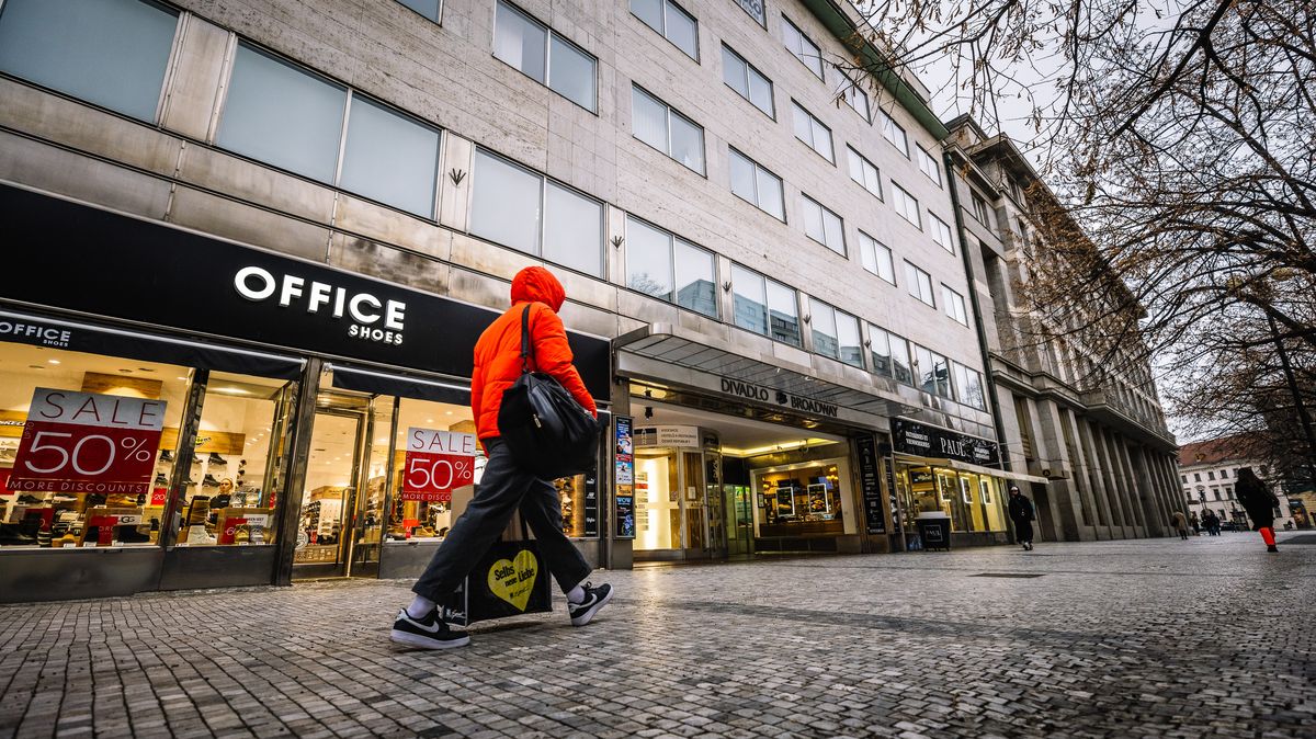 Stát na devátý pokus našel kupce paláce Broadway. Dostane za něj 878 milionů