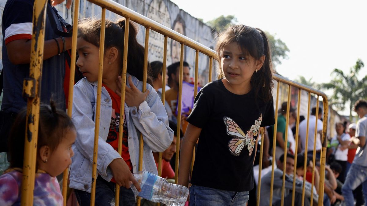 Trump vykročil rázně proti migraci. U soudu poprvé narazil