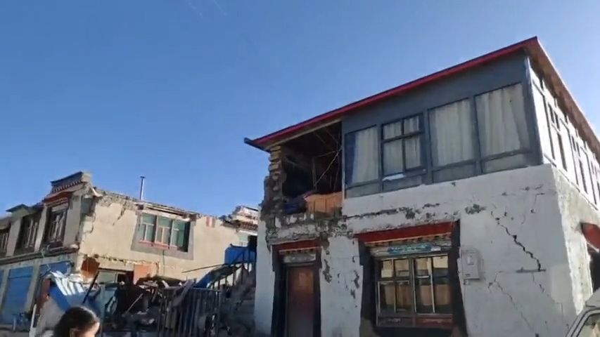 Obrazem: Zkáza na jihu Tibetu, silné zemětřesení poničilo stovky domů