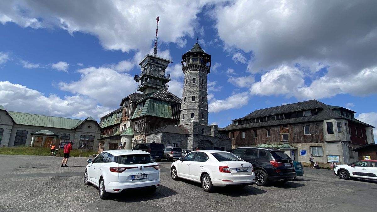 Hra o hotel na Klínovci. Místo miliardářů nastoupila malá firma z Prahy