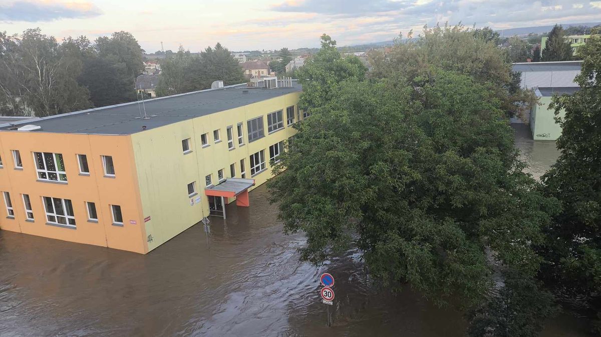 „Zbyly jen obvodové zdi.“ Zatopené školy se snaží zajistit běžnou výuku