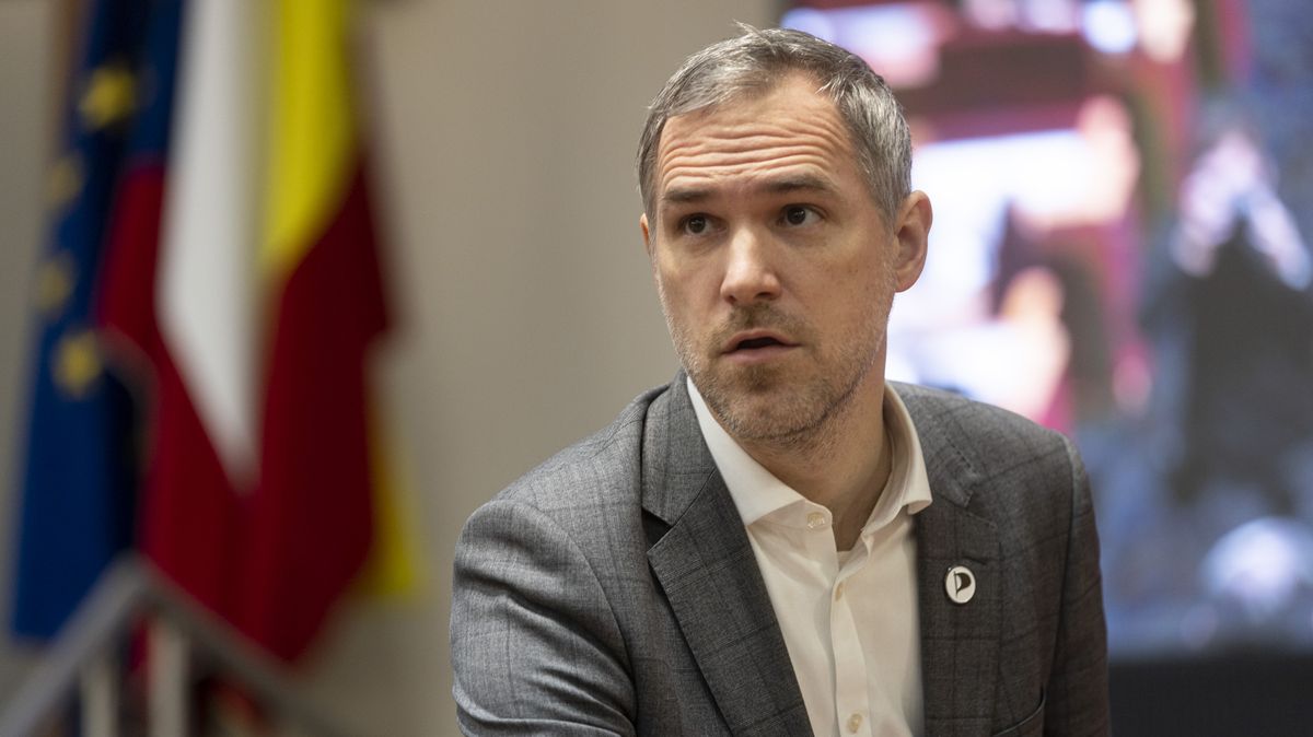 Pražští Piráti blokují Pospíšilova nástupce v radě. Spolu mluví o vydírání