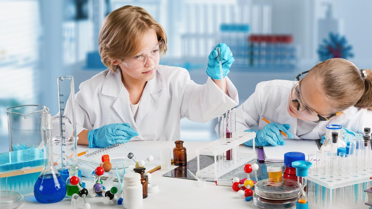 Nová výuka chemie na českých školách? Jako občanská výchova, vadí byznysmenům