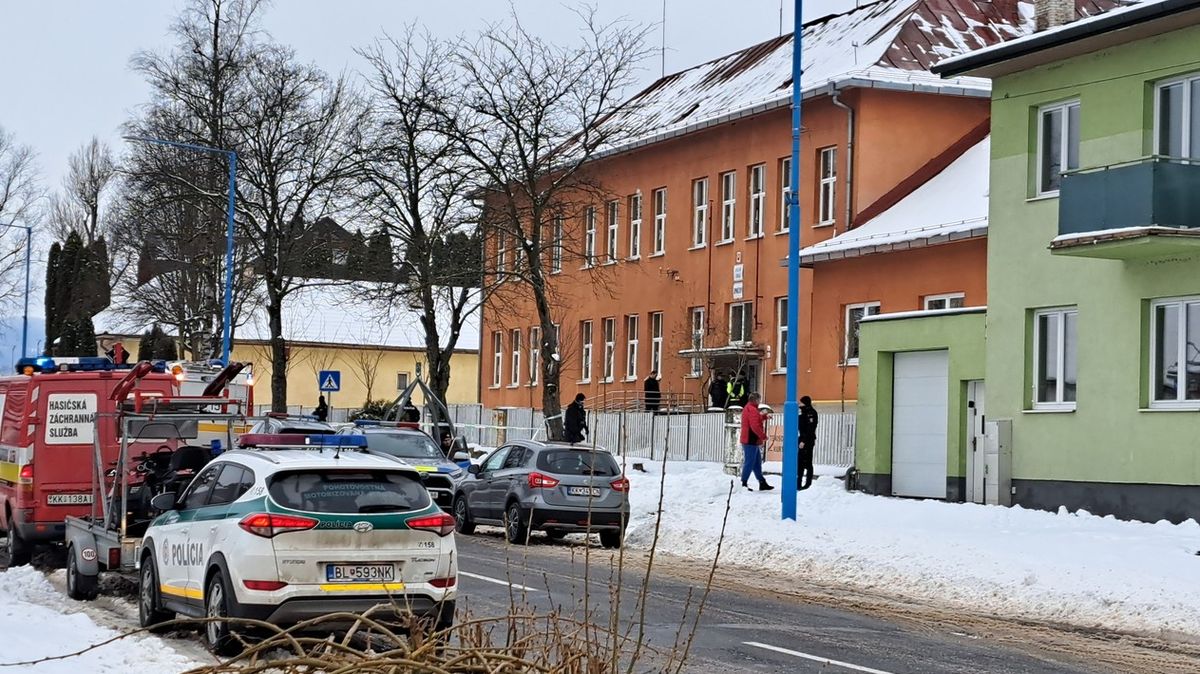 Útočník z gymnázia je ve vazbě, na východě Slovenska pohřbili jednu z obětí