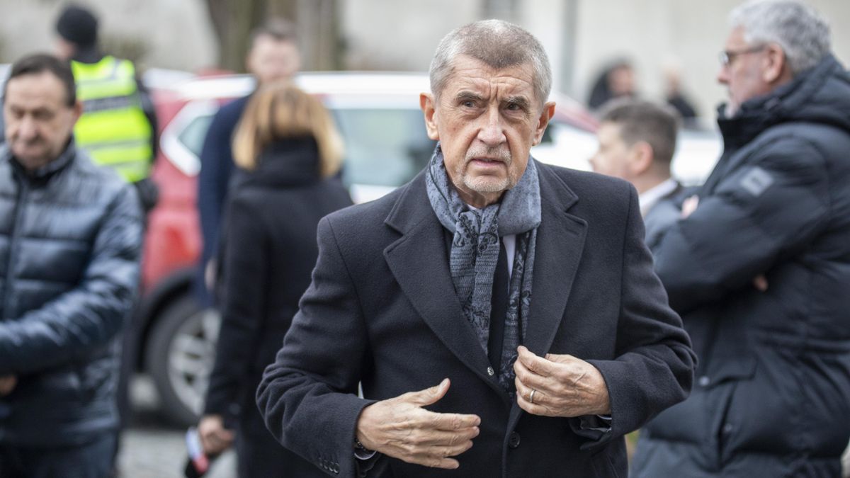 Ústavní soud zamítl Babišovu stížnost na to, že se musel omluvit Kalouskovi