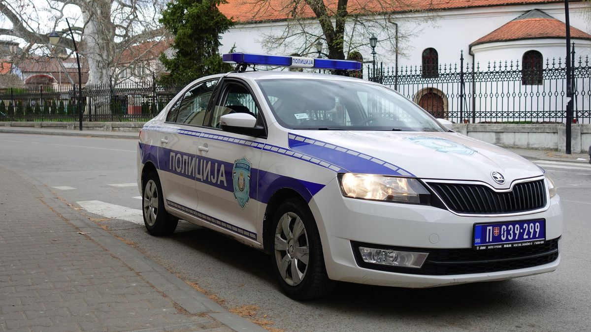 Řidič v Srbsku najel do účastníků demonstrace, vážně zranil mladou ženu