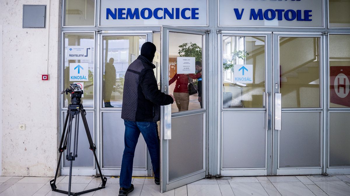 Počet obviněných v korupční kauze motolské nemocnice vzrostl z 16 na 17