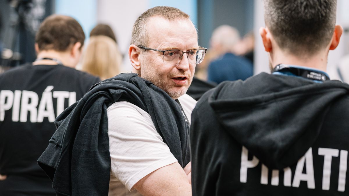 Místopředseda Pirátů Bláha končí a opouští politiku. Vrací se do Hlídače státu