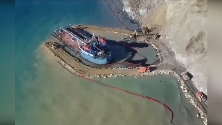 Mazut ze ztroskotaných ruských tankerů dál zamořuje Černé moře