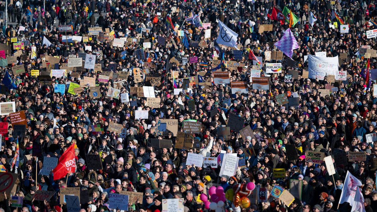 Mohutné demonstrace. Němci znovu protestují proti spolupráci politiků s AfD