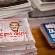 Kniha z doby, kdy ještě byl Babiš liberálem a snil o světě, kde budou lidé všechno sdílet.