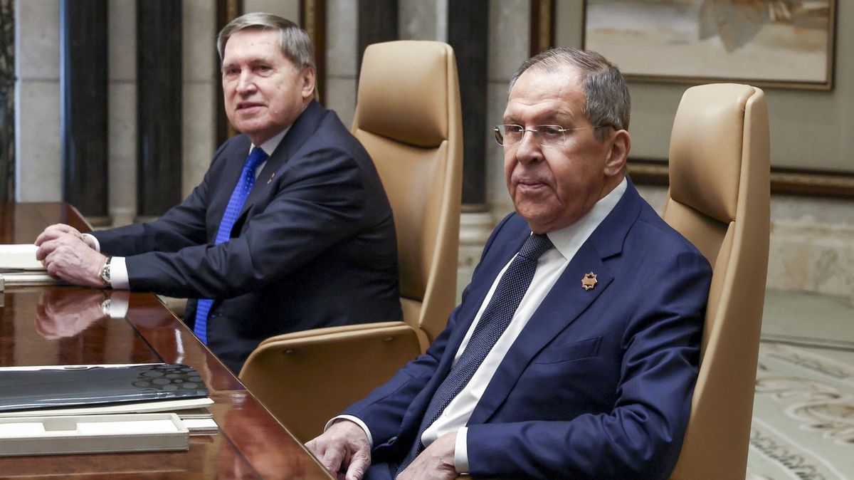 Čtyři a půl hodiny debaty. Fotky ukazují, jak Lavrov a Rubio jednali o míru