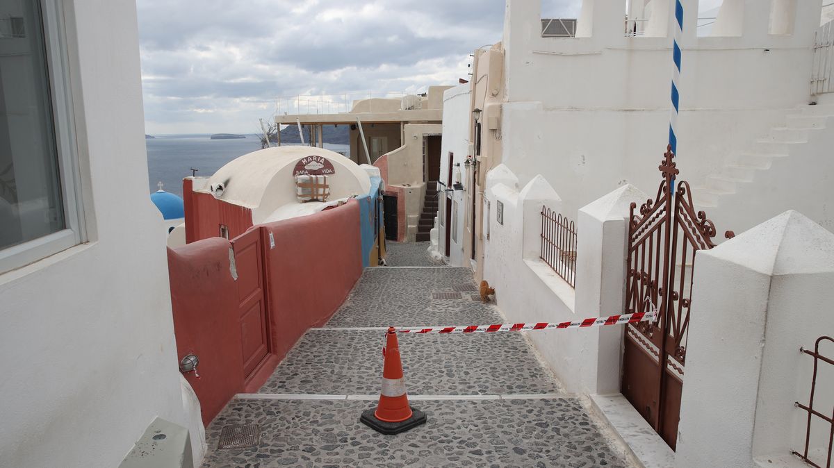 Fotky: K nepoznání. Santorini po více než 14 tisících otřesech za dva týdny