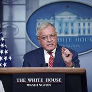 V americké delegaci budou kromě viceprezidenta také ministr zahraničí Marco Rubio a zvláštní zmocněnec pro Ukrajinu a Rusko Keith Kellogg, Trumpův dlouholetý spojenec, který platí za „člověka, který bere věci velmi vážně“. 