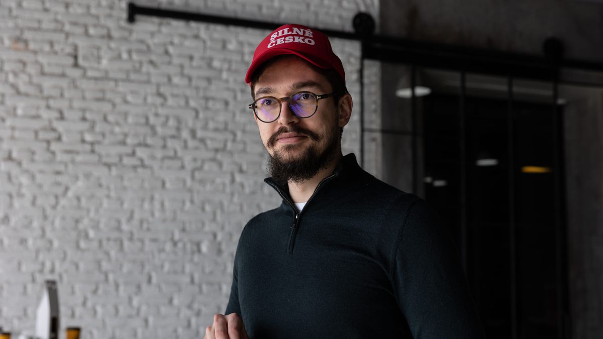 „Smrt anarchistům,“ řekl místostarosta ve videu. Šlo o vtip, hájí se