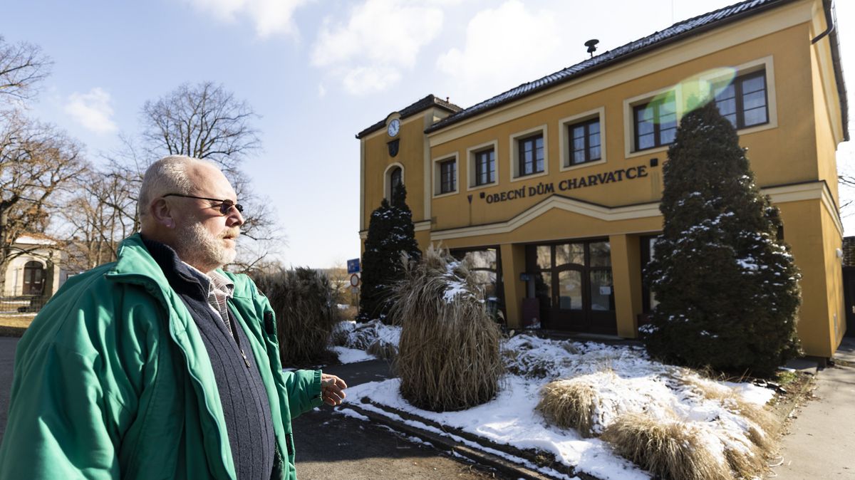 Obec se zbavila pozemků za miliony. Získal je starosta a postaví tam domy