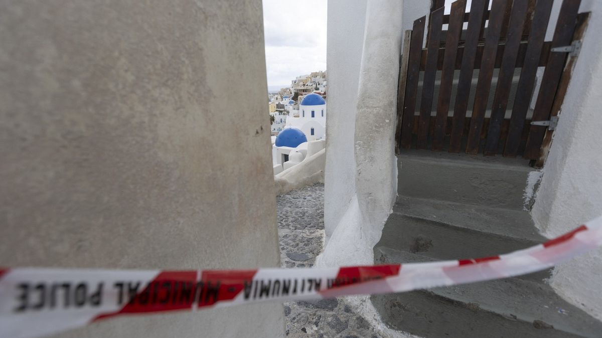 Zemětřesení na Santorini se zmírňují, tisíce lidí už se vrátily zpět