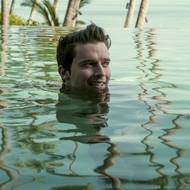 Patrick Schwarzenegger ve třetí sérii Bílého lotosu.