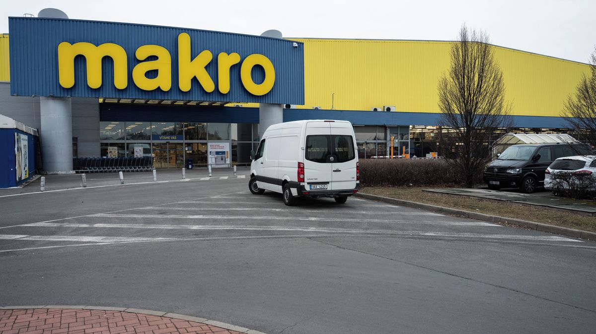 Křetínský’s Macro Dominance, Stock Exchange Exit