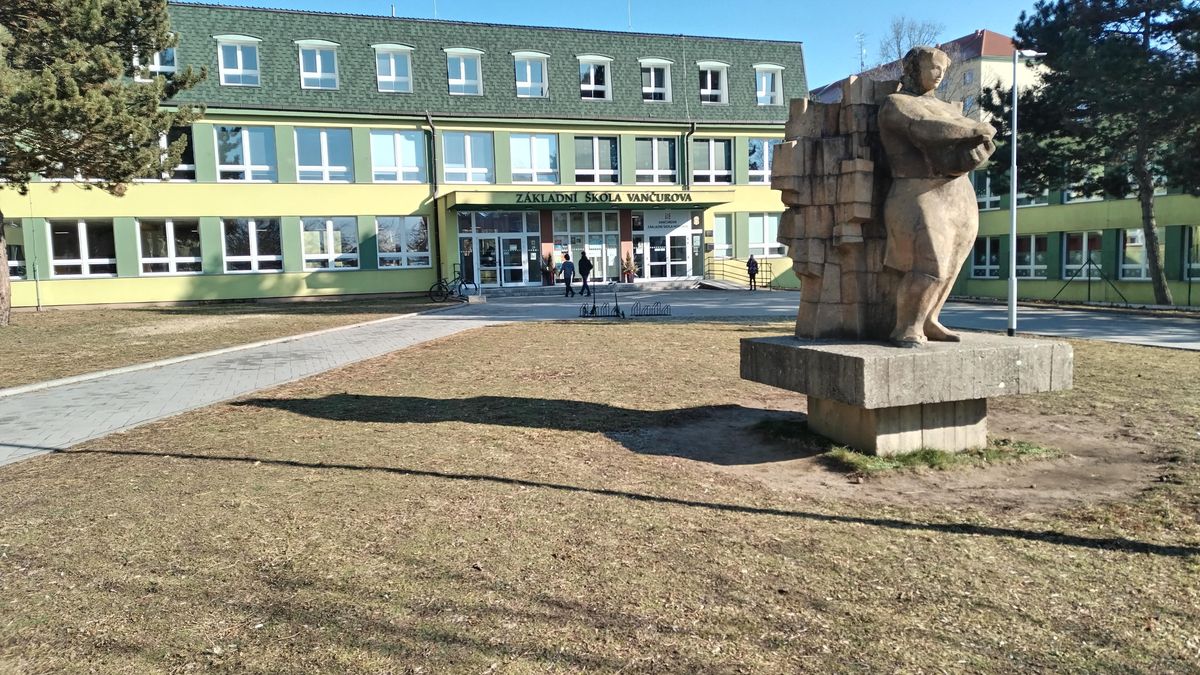 Stojíme za tebou, vzkazuje hodonínská škola napadené dívce