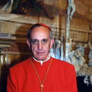 Za jednoho z favoritů na papeže byl považovaný už v roce 2005, kdy zemřel Jan Pavel II. (Jorge Mario Bergoglio během návštěvy Vatikánu v roce 2001.)
