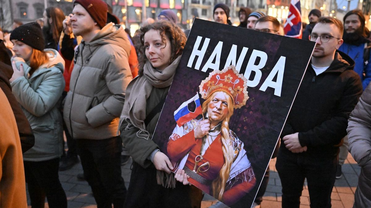 Slováci jsou v ulicích, protestují proti Ficovi