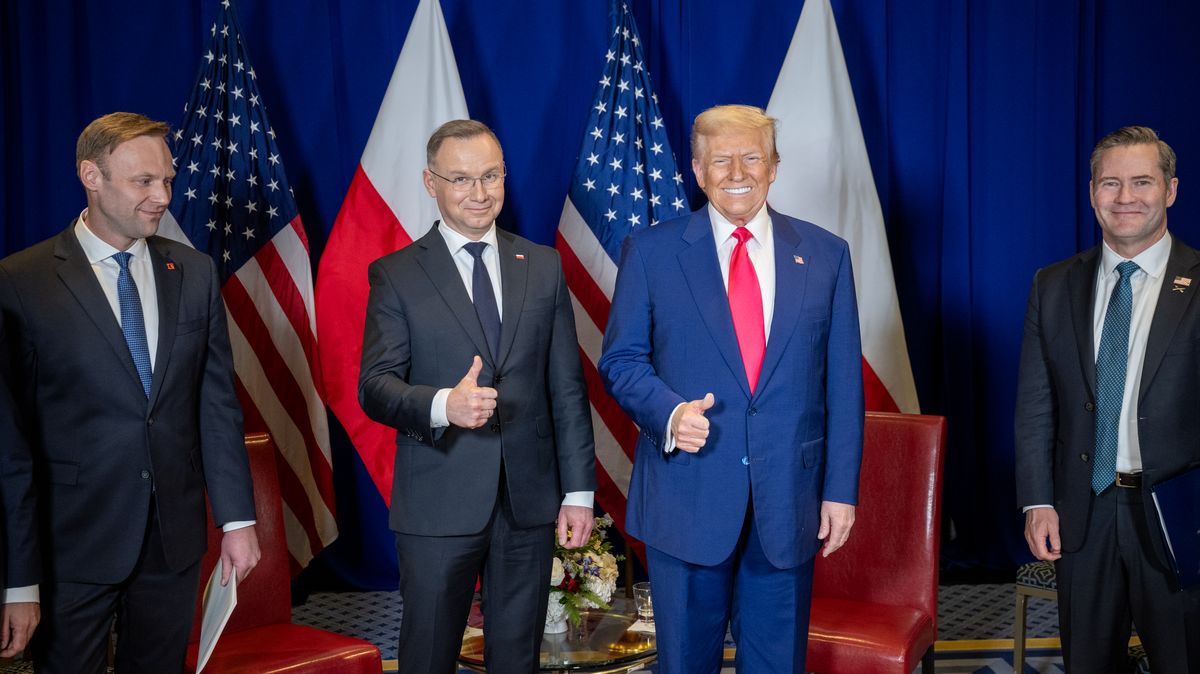 Trump se setkal s Dudou, označil ho za přítele a chválil výdaje na obranu