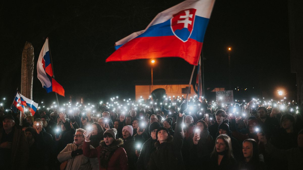„Trhají mé hodnoty na cáry.“ Byli jsme na protestu ve Ficově baště