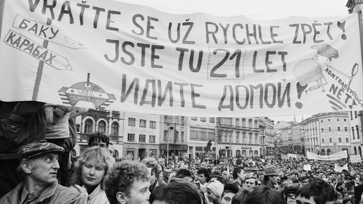 Před 35 lety začal odsun sovětských vojsk. Vrací se bipolární svět?