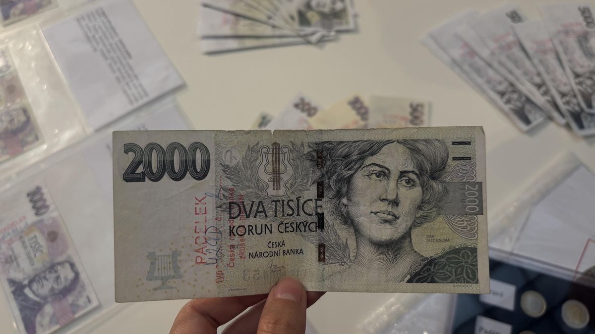 Dvoutisícovka byla i loni nejoblíbenější bankovkou padělatelů