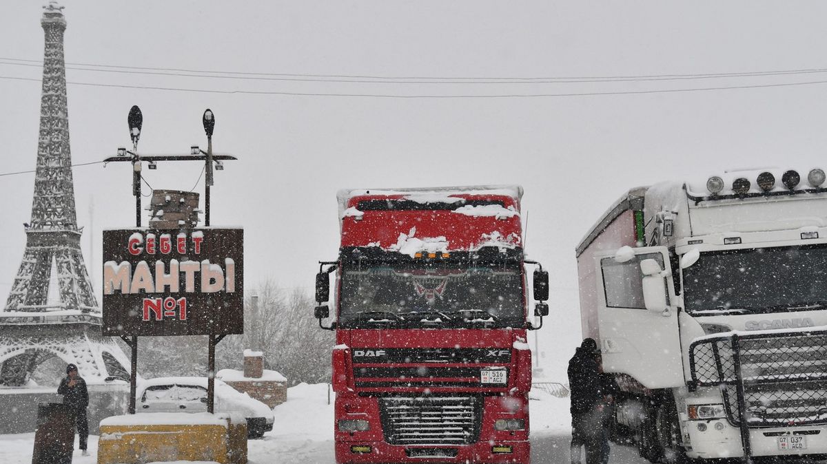 Fotky ze 152. kilometru nebezpečné dálnice. Řidiče sem vábí Eiffelova věž