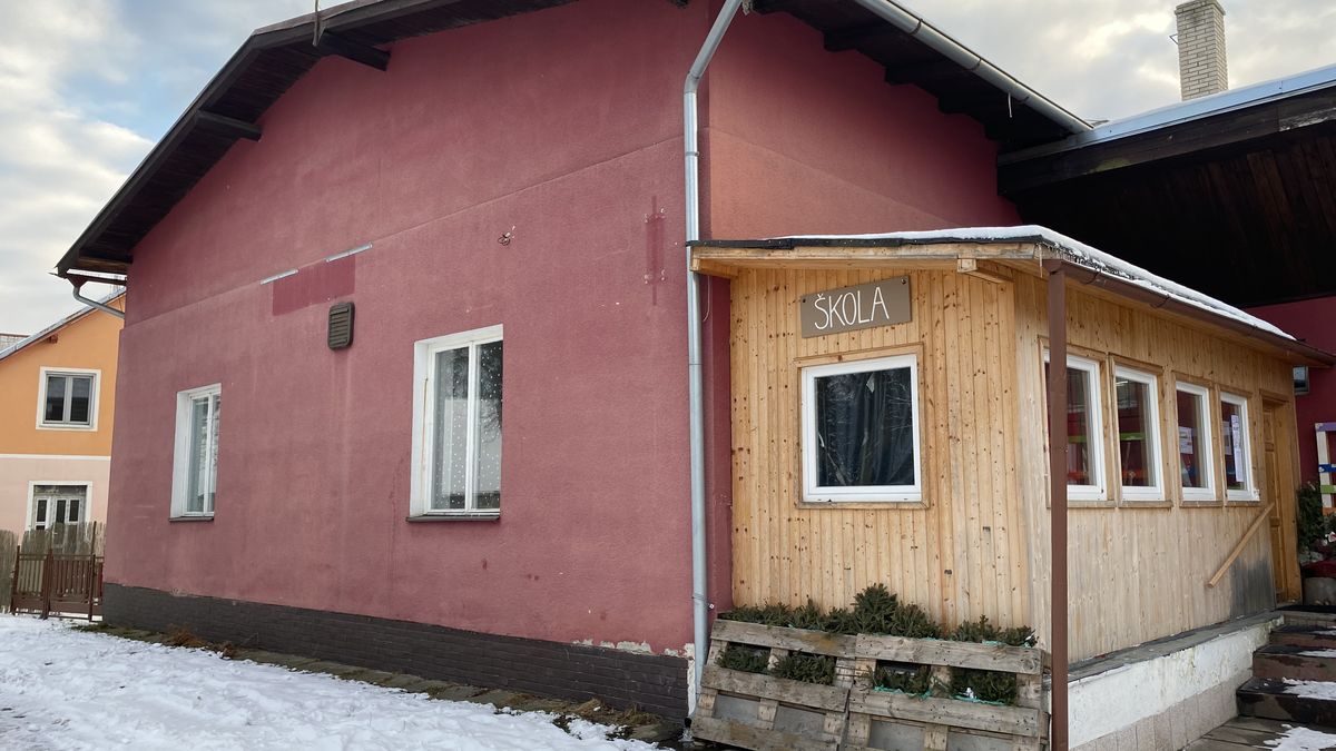 Souboj mladých proti starým. Jak přístavba školy rozdělila jednu obec