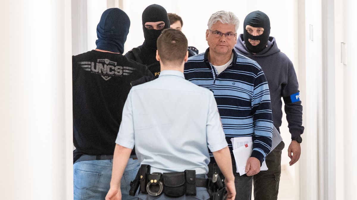Obvinění v kauze Motol zůstanou ve vazbě, soud zamítl i poslední stížnost