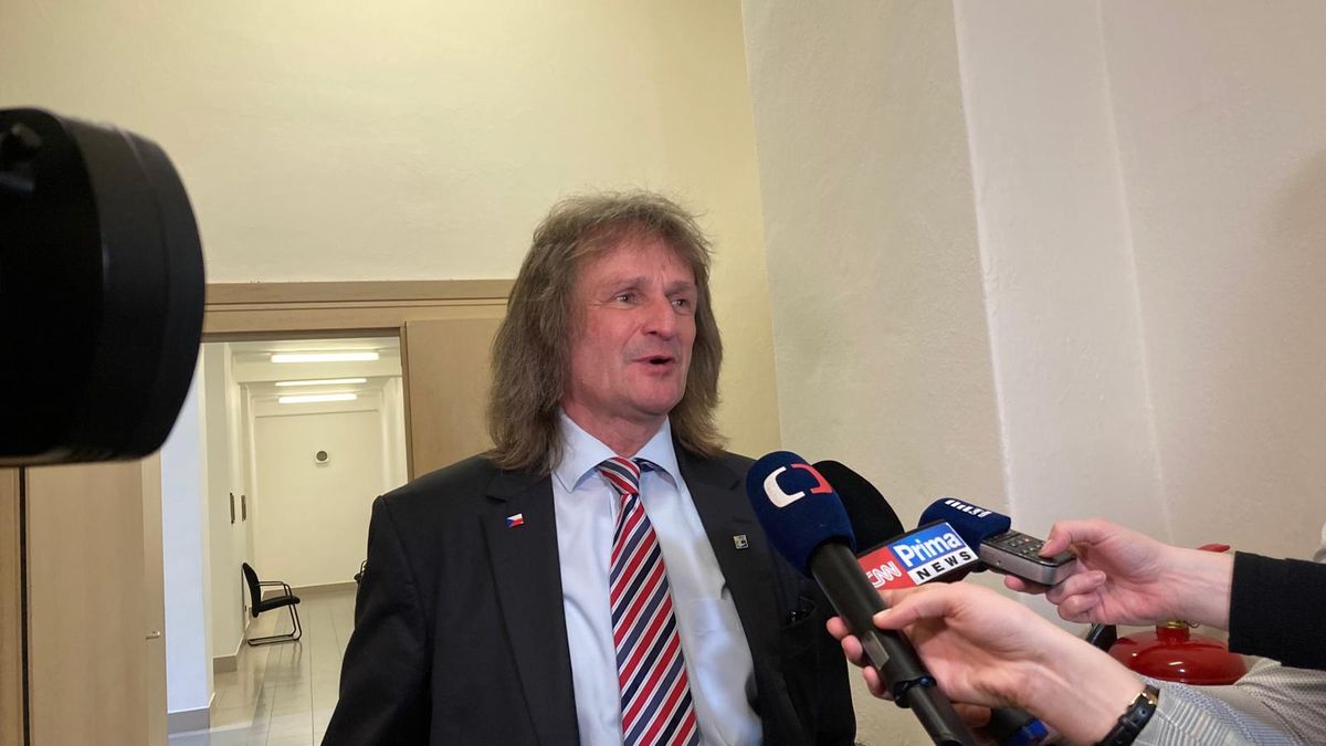 Ševčík složil funkci na fakultě. Dřív, než došlo na jeho odvolání
