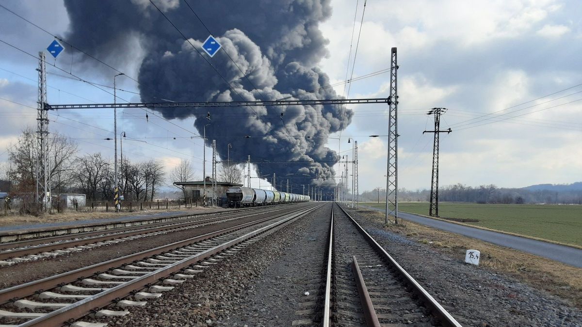 Benzen uniklý z hořícího vlaku na Přerovsku zasáhl podzemní vody