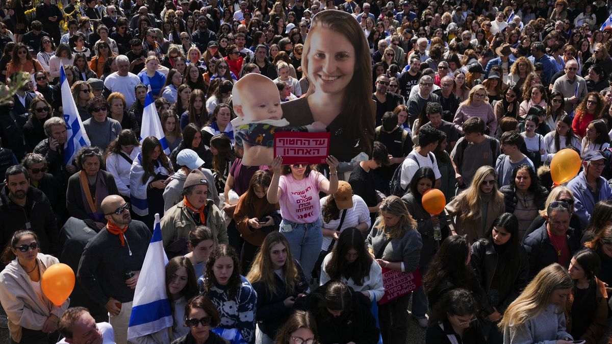 Obrazem: Izrael se rozloučil s chlapci Bibasovými, nejmladšími rukojmími
