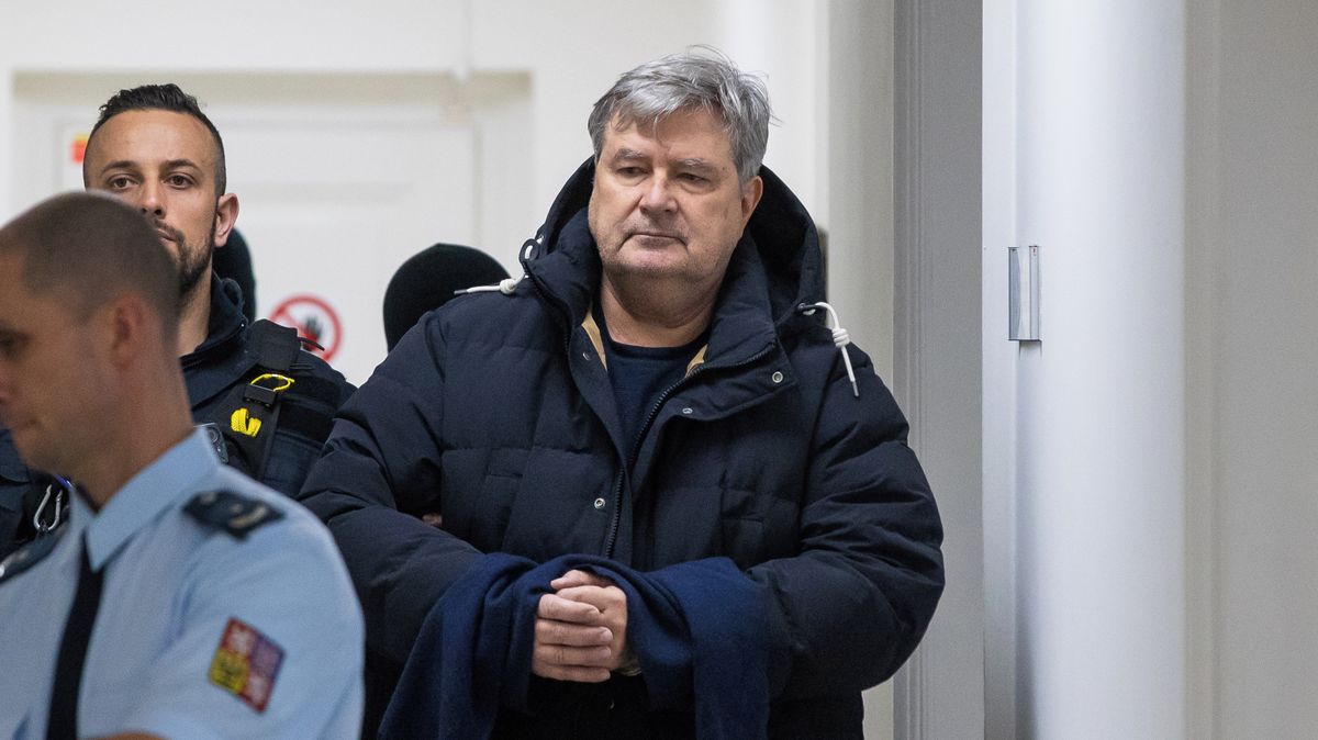 Policie vrátí Janstovi zajištěných 400 tisíc, nepocházely z trestné činnosti