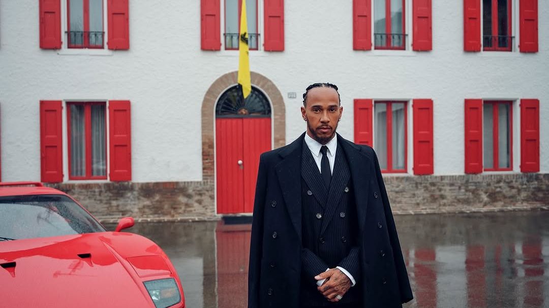 Hamilton a Ferrari: Za oponou přestupu desetiletí. „Může vybojovat titul“