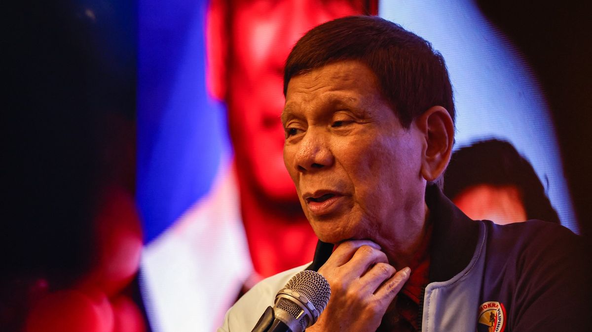 Teror označoval za protidrogové tažení. Teď nedotknutelný Duterte míří do Haagu