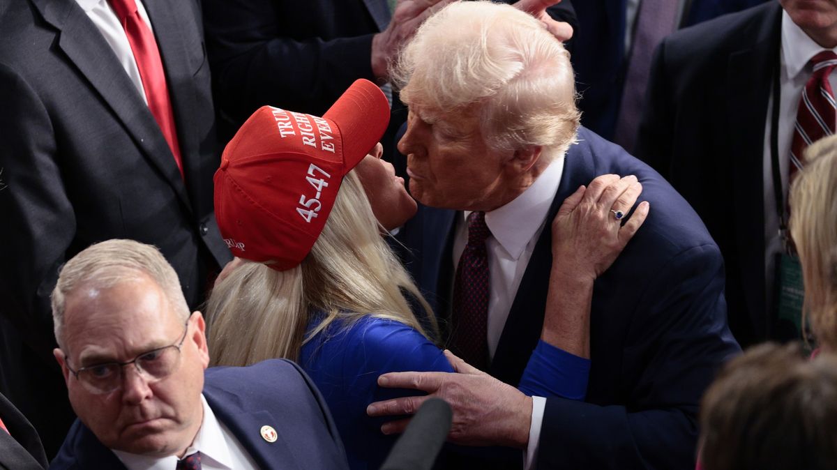 Trump v Kongresu obrazem: gesta i tváře nejbližších