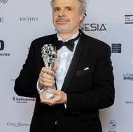 Nejlepší kameru měla Amerikánka díky Martinovi Doubovi. Vyslovil vděk režisérovi Viktorovi Taušovi za to, jak při natáčení překračoval hranice. „A také bych chtěl poděkovat všem Amerikánkám. Jejich odvaha mi dodávala sílu experimentovat,“ vysvětlil.