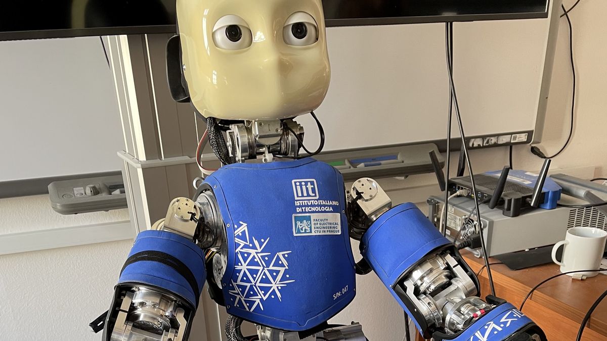 Roboti s umělou kůží pomáhají i s vývojem protéz. Lidem bez rukou vrací hmat